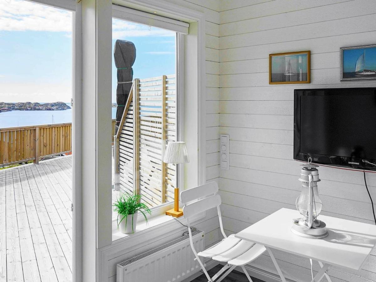 2 Person Holiday Home In R Nn Ng Rönnäng Екстериор снимка