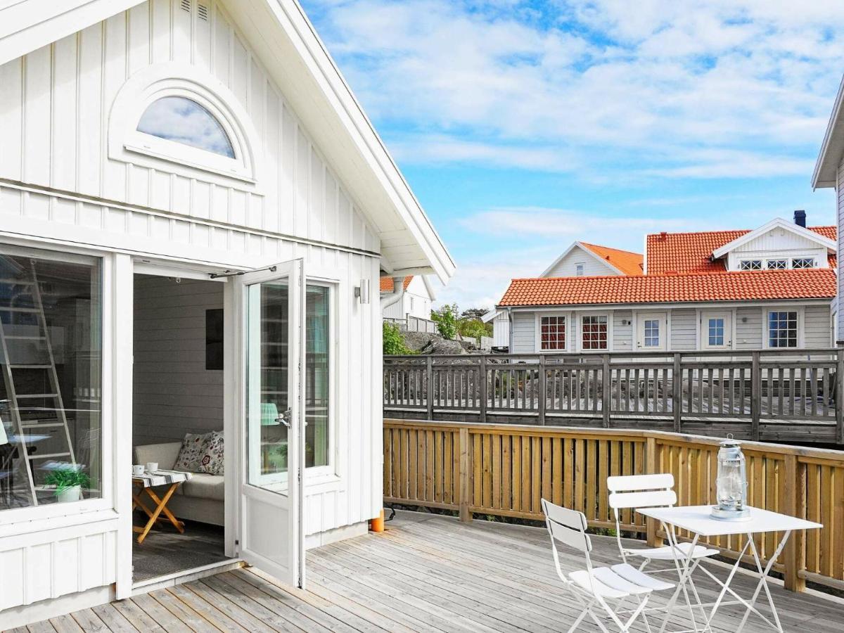 2 Person Holiday Home In R Nn Ng Rönnäng Екстериор снимка